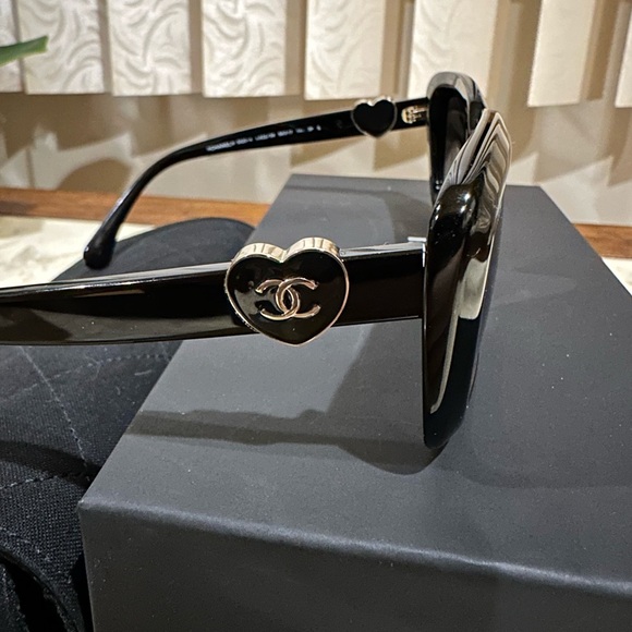 Chanel Black Rectangle Sunglasses with Heart Charm - Picture 3 of 8